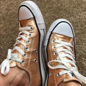 Like new Converse Low top Women’s 6.5